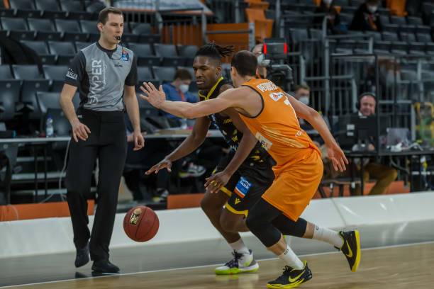 他以其速度 他以其速度