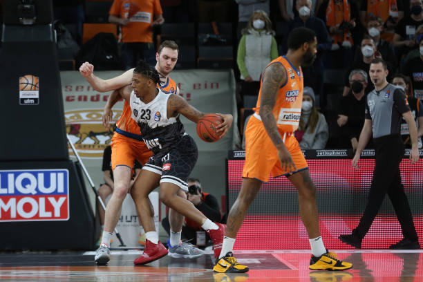 足球不仅是 足球不仅是